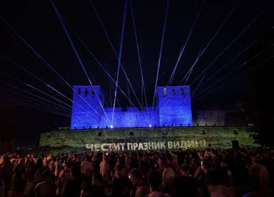 Хиляди аплодираха зрелищното светлиннно шоу край крепостта „Баба Вида”