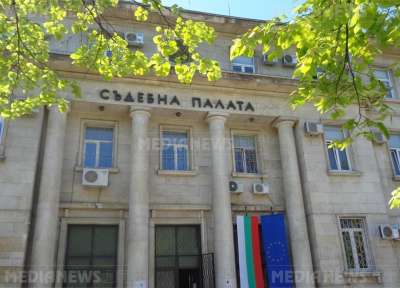 Районен съд – Враца остави в ареста двама, обвинени в три престъпления