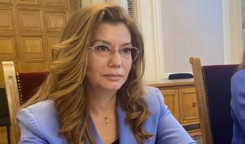 Шефката на “Медицински надзор” отрече да е имало чадър над незаконните старчески домове