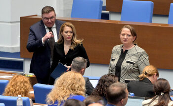Парламентът разреши факултет да съществува законно и без да отговаря на изискванията на закона