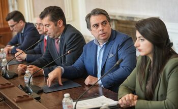Асен Василев остава единствен лидер на “Продължаваме промяната” засега