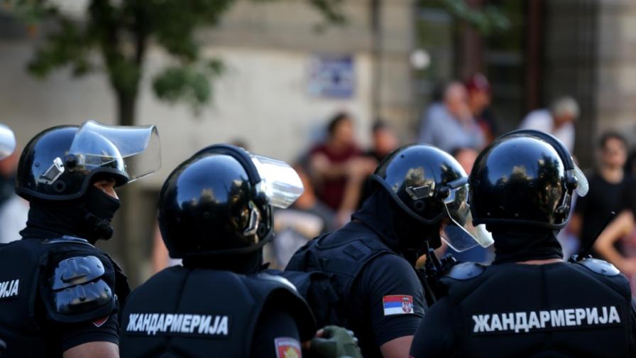 Дават на полицията в Сърбия да смаже протестите