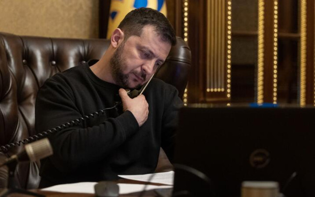 Блумбърг: Украйна сама си създава препятствия в борбата за оцеляване