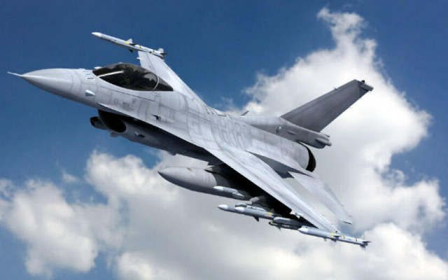 F-16 прехвана самолет, летящ над голф игрището на Тръмп