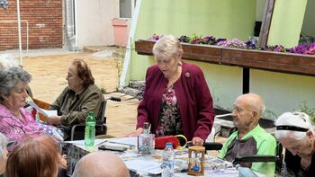 Песни, танци и поезия: “Джулай морнинг”, но в дом за възрастни хора