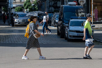 На места в западните и централните райони ще превали, но остава горещо
